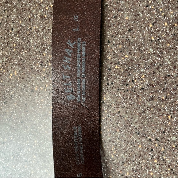 Western style leather belt with lg belt buckle - Picture 4 of 4